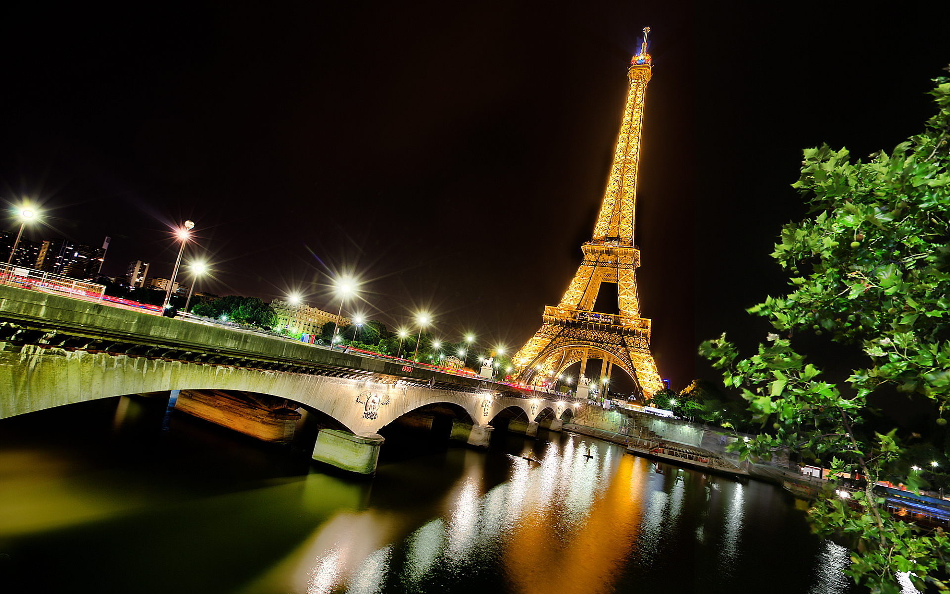 Eiffel Tower wallpapers at Night | PixelsTalk.Net