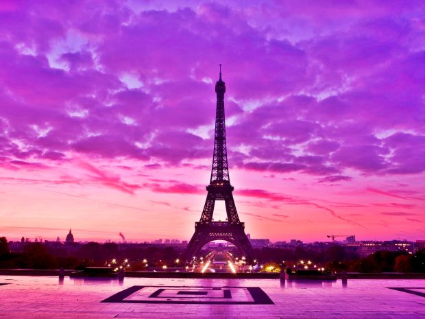 Eifeel tower at night