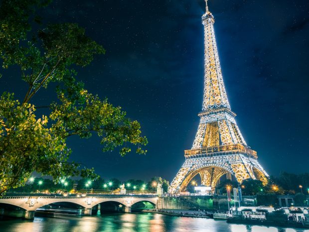 Eiffel tower at night wallpaper desktop