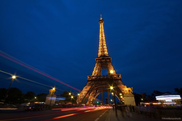 Eiffel tower at night wallpaper for desktop