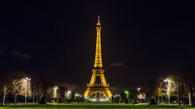 Eiffel tower at night wallpaper hd