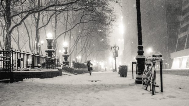 New York city in black and white wallpaper.