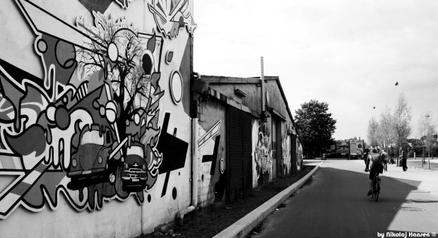 Wall graffiti black and white by johnsmed91