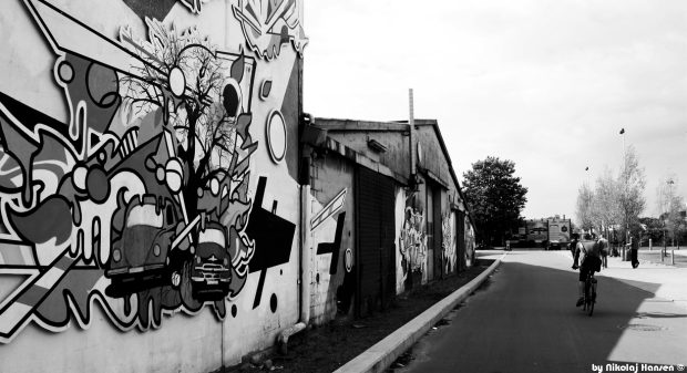 Wall graffiti black and white by johnsmed91
