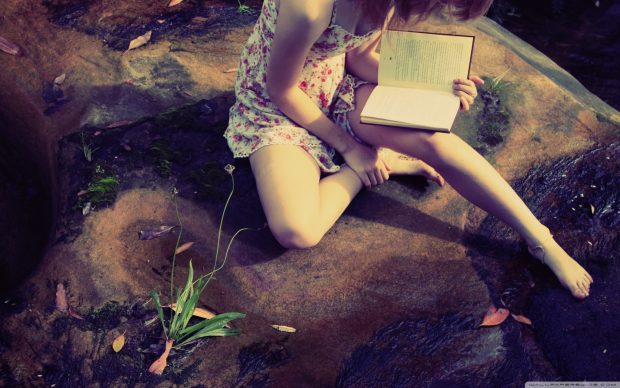 Girly reading wallpaper 1440x900