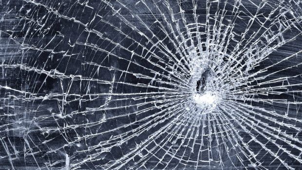 Cracked Screen Wallpaper HD download.