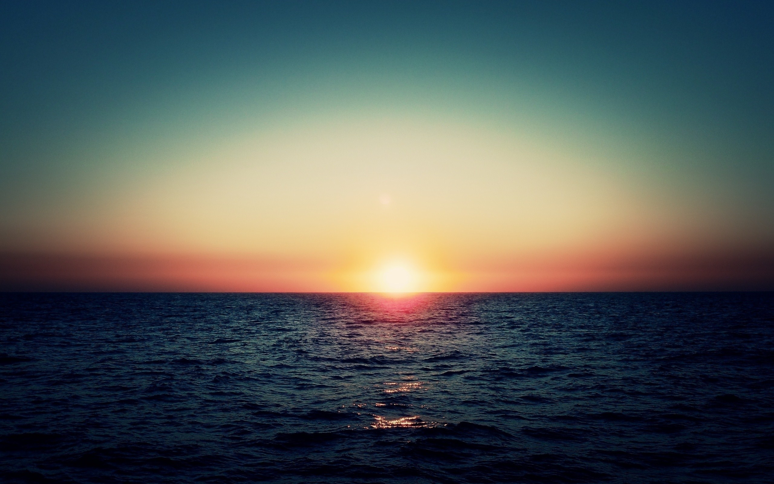 заходящее солнце над морем без смс