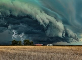 Lightning storm with rain wallpaper.