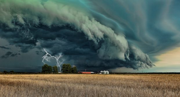 Lightning storm with rain wallpaper.