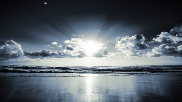 Sunbeams on sea wallpaper HD.