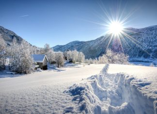 Winter mountains 2560x1600 nature wallpaper.