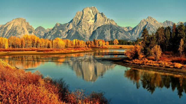 Autumn mountain wallpaper HD free download.