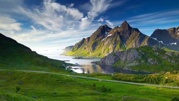 Green mountains and lake in norway widescreen high resolution wallpaper.