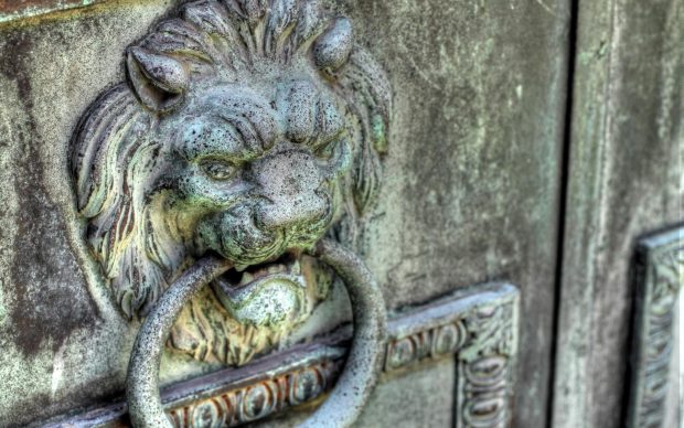 Hdr photography art deco gates knocker lions 1920x1200.