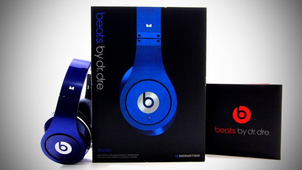 Headphones beats blue wallpaper.