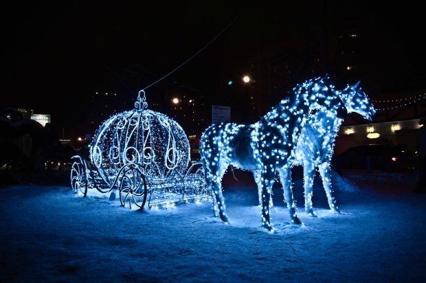 Horses light holiday coach vehicles princess winter christmas wallpapers.