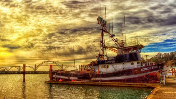 Pictures fishing boat wallpapers HD.