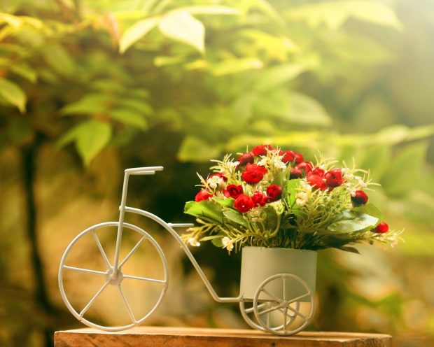 1280x1024 Bike Flowerpot Wallpaper.