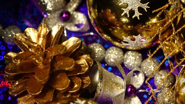 Bump ornaments christmas decorations glitter gold close up new year wallpapers.