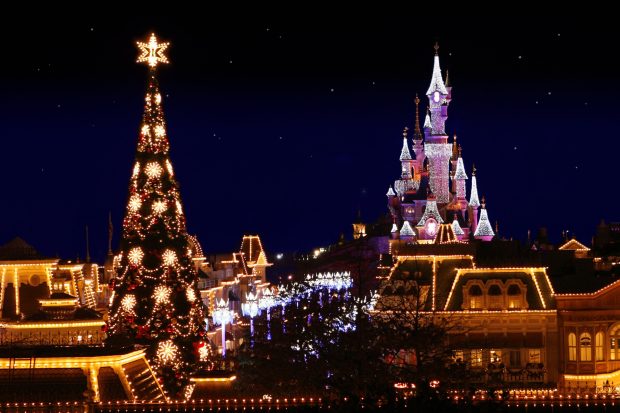 Disneyland Christmas Main Street.