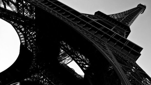 Eiffel Tower Black And White Desktop Wallpaper.