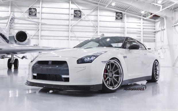 Images Download White Gtr Wallpapers HD.