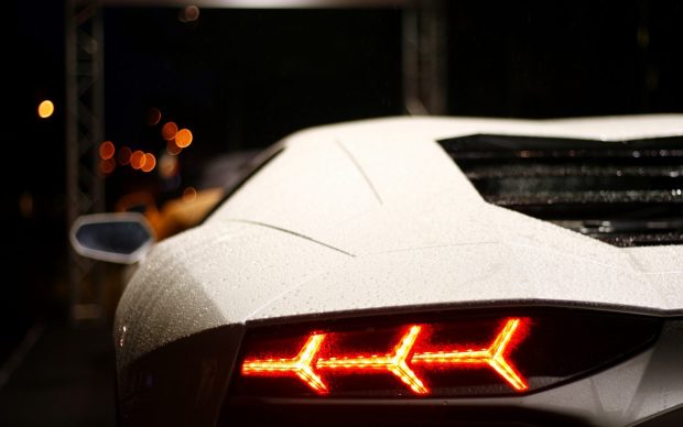 Lamborghini Aventador LP700 White Rain Wallpaper.
