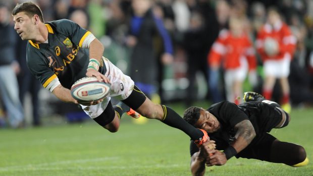 New Zealand beat South Africa 27-20 in a high octane Rugby Championship