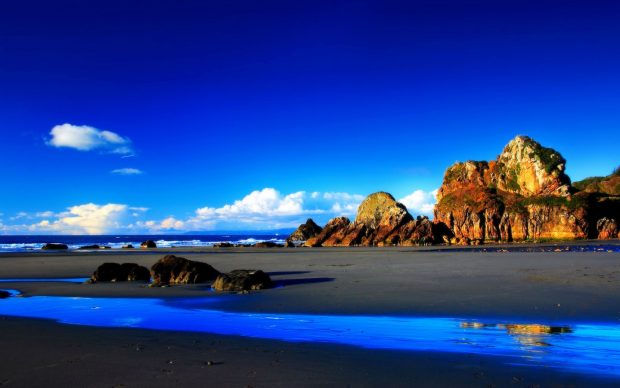 Rocky Beach HD Wallpaper in 1440x900 Widescreen.