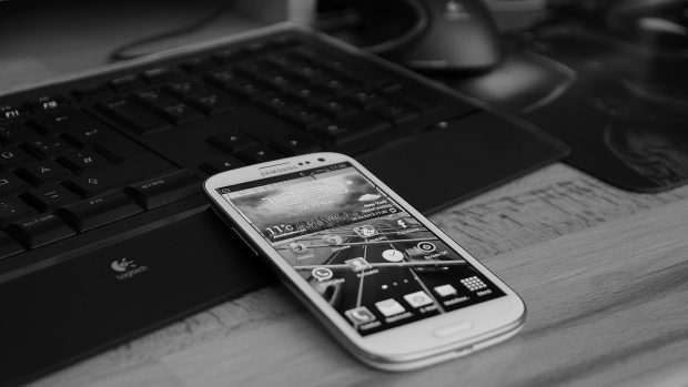 Samsung Galaxy S3 black and white photo.
