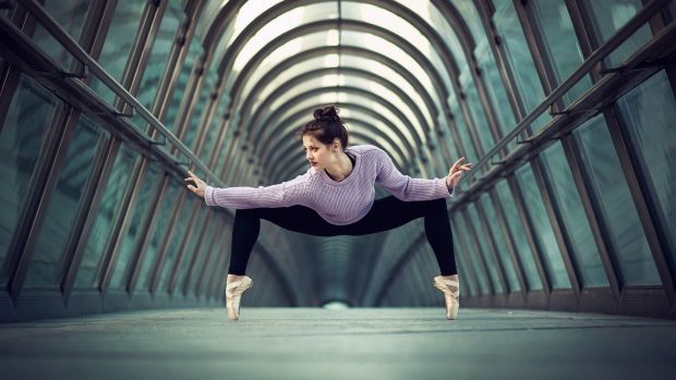 Ballet Fitness Girl Exercise Wallpaper.