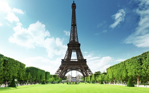 Desktop Download Eiffel Tower HD Wallpapers.