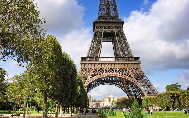 Desktop Eiffel Tower HD Wallpapers Images Photos.