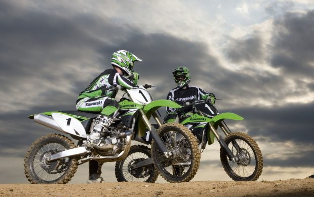 Desktop dirt bike racing pics download.