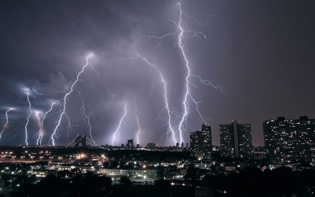 Download pictures of lightning.