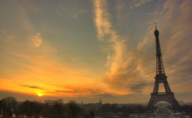 Free Desktop Eiffel Tower Backgrounds.