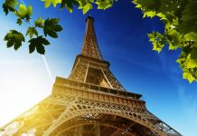 Free eiffel tower wallpaper.