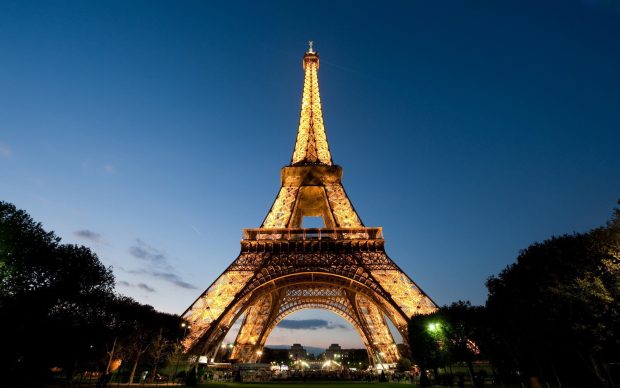 HD Eiffel Tower Wallpaper Free Download.