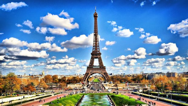 HD Eiffel Tower Wallpaper Images Download.