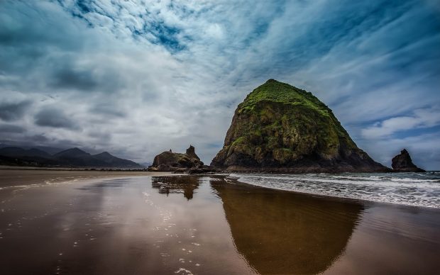 Haystack rock cannon beach oregon wallpaper.