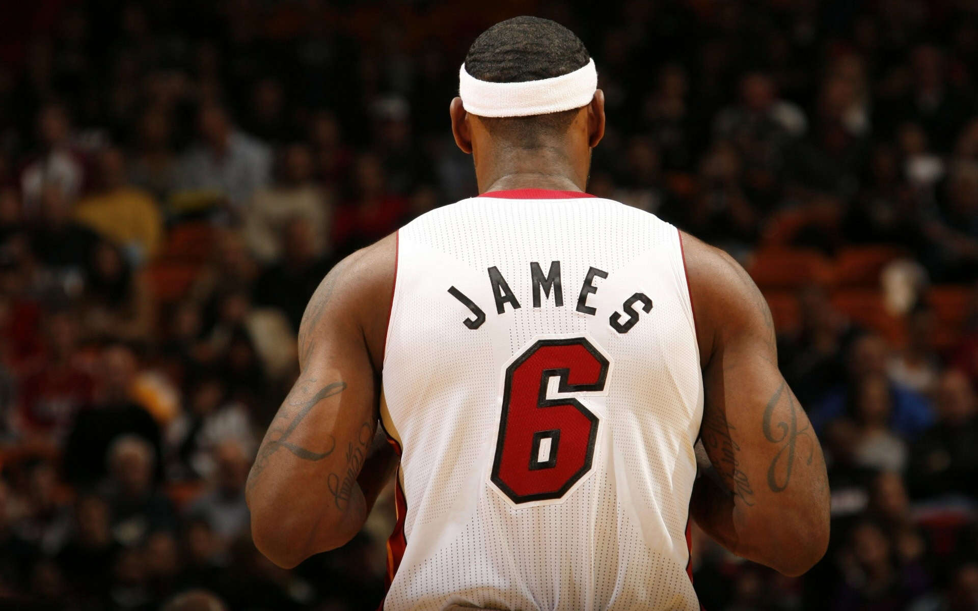 Lebron James Cleveland Wallpapers HD Free download | PixelsTalk.Net
