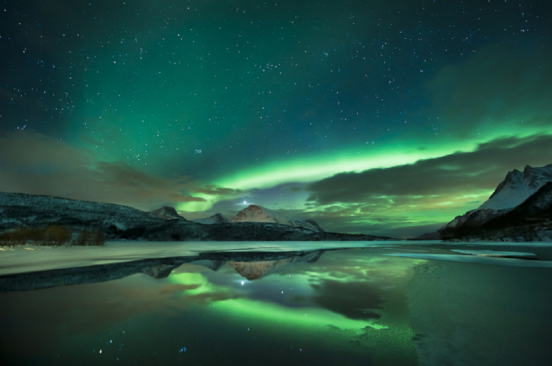 1920x1200 Aurora Borealis White Dreams desktop PC and Mac wallpaper