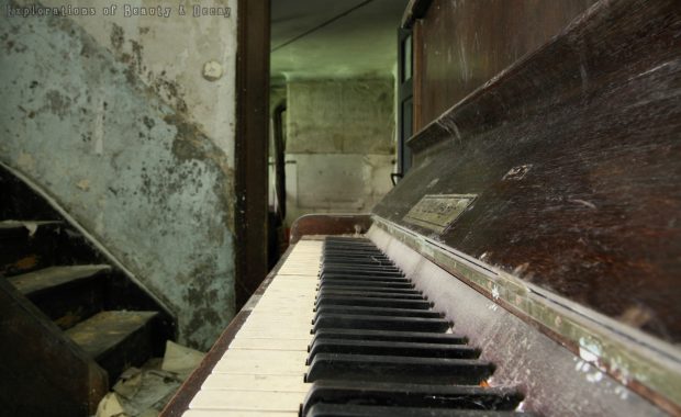 Old Piano Wallpaper music 2560 1600.