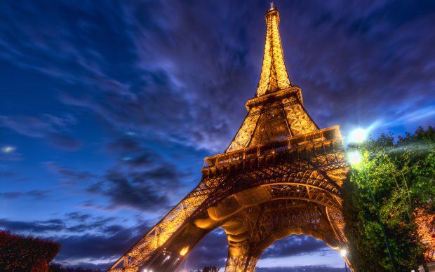 Pictures eiffel tower wallpaper.