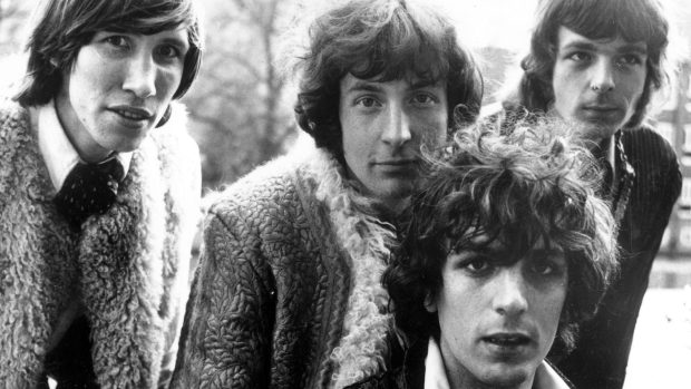 Pink floyd band members look outdoors wallpapers 1920x1080.