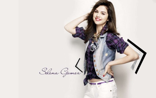 Selena Gomez Cute Smile Hd Wallpapers.