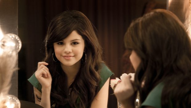 Selena Gomez in Mirror Photos.