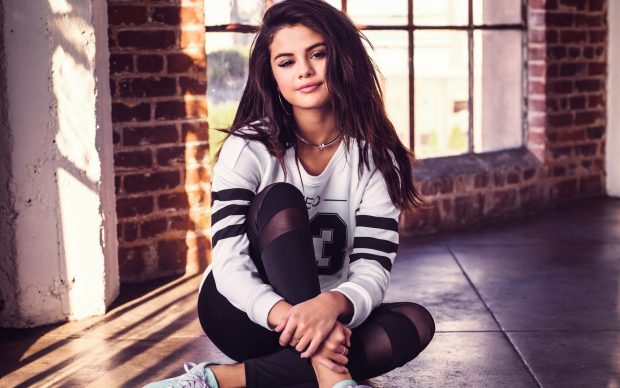 Selena Gomez wide photos.