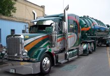 Semi Truck Desktop Photo.