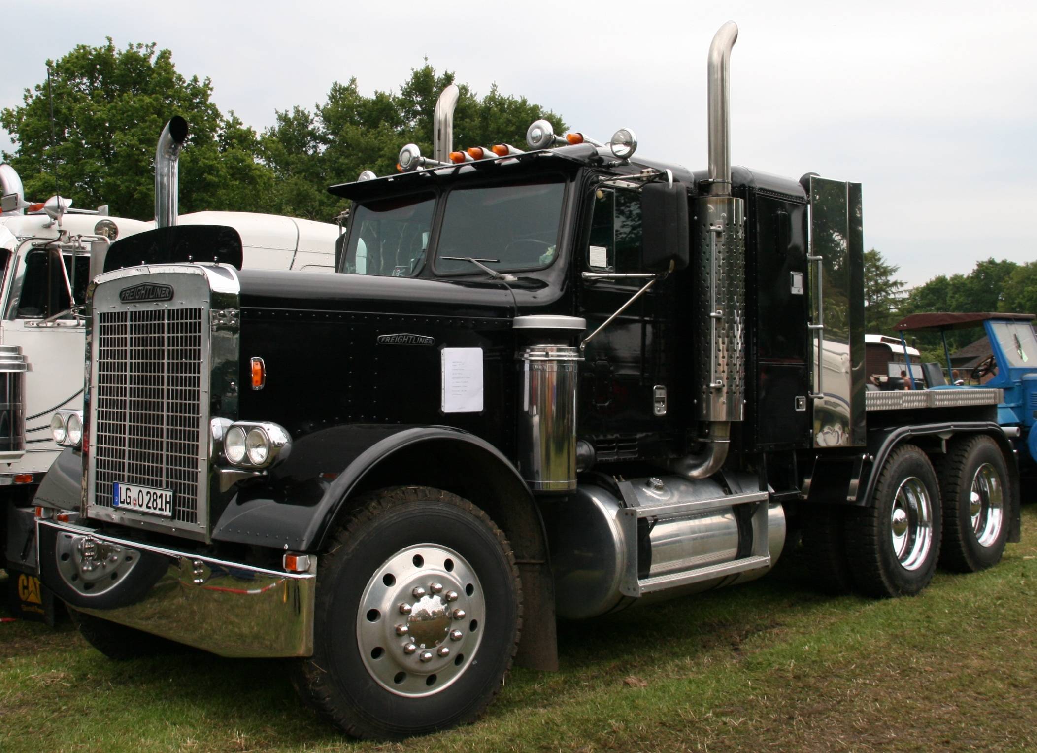 Semi Truck Image Free Download.  Media file  PixelsTalk.Net